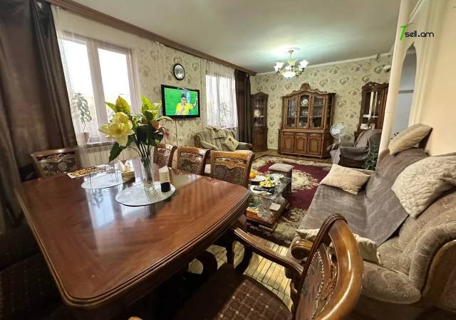 3 սենյականոց բնակարան Նանսենի փողոցում, 87 ք.մ., 3/5 հարկ, կոսմետիկ վերանորոգում, քարե շենք