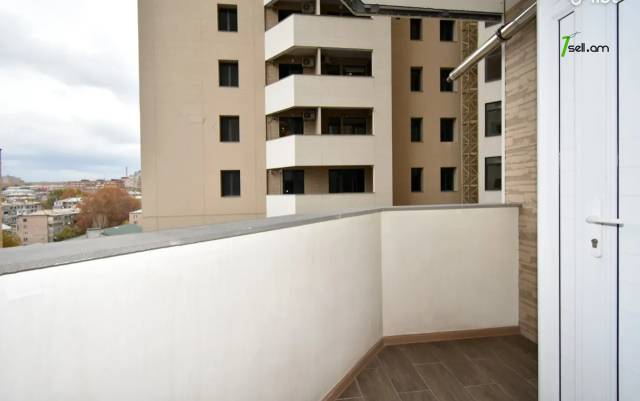 3 սենյականոց բնակարան նորակառույց շենքում Կոմիտասի պողոտայում, 64 քմ, 8/17 հարկ, բարձր առաստաղներ