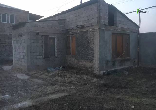 Մեկ հարկանի քարե տուն Զովունիում, 150 ք.մ.