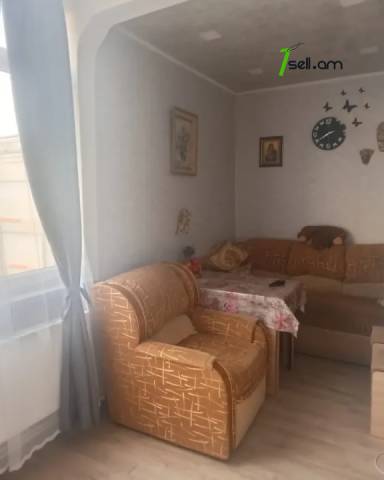 3 սենյականոց բնակարան Կամոյի փողոցում, 100 ք.մ., մասնակի վերանորոգում, քարե շենք