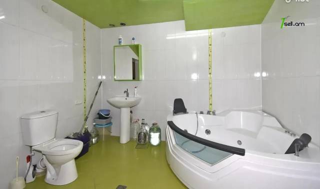 4 սենյականոց բնակարան Աբովյան փողոցում, 191 քմ, նախավերջին հարկ, 3+ սանհանգույց, բարձր առաստաղներ