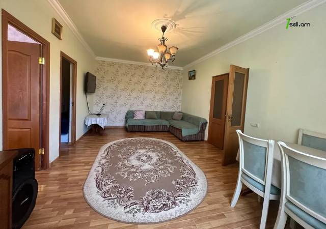 Մեկ հարկանի քարե տուն Զովունի 39 փողոցում Զովունիում, 330 ք.մ., կապիտալ վերանորոգված