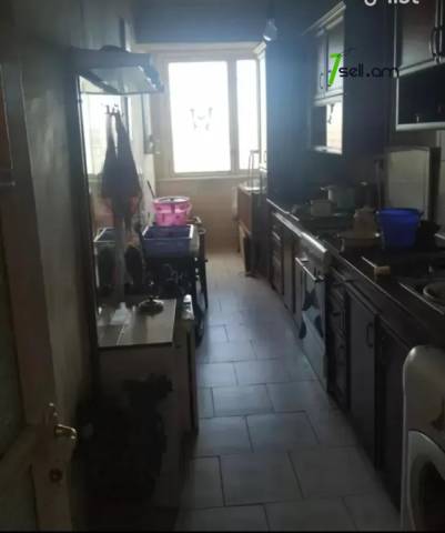 5 սենյականոց բնակարան Լեփսիուսի փողոցում, 105 ք.մ., նախավերջին հարկ, քարե շենք