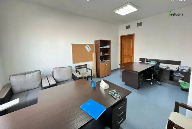 Գրասենյակային տարածք Պարոնյան փողոցում կենտրոնում, 95 ք.մ.