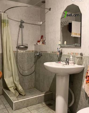 3 սենյականոց բնակարան, Հովհաննիսյան թաղամաս, 79 քմ