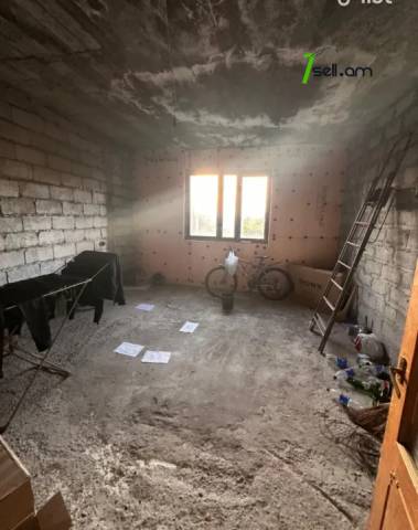 3 սենյականոց բնակարան Ղափանցյան փողոցում, 104 քմ, մասնակի վերանորոգում, քարե շենք