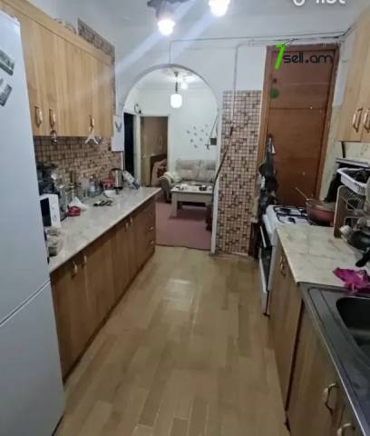 4 սենյականոց բնակարան Արաբկիրում, 88 ք.մ., 2 սանհանգույց, նախավերջին հարկ, մասնակի վերանորոգում