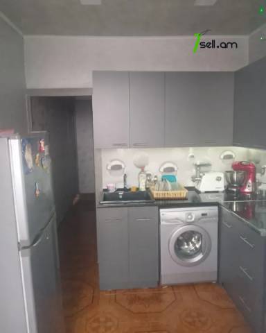 3 սենյականոց բնակարան Կամոյի փողոցում, 100 ք.մ., մասնակի վերանորոգում, քարե շենք