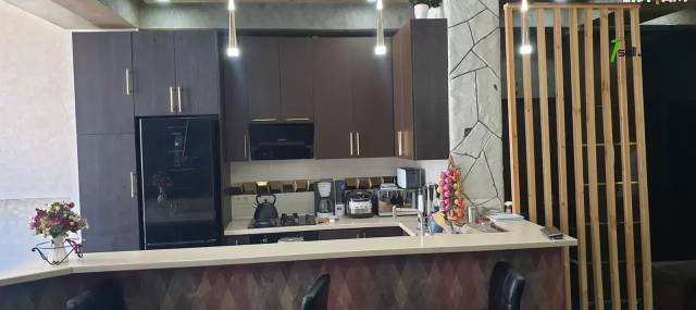 3 սենյականոց բնակարան Վաղարշ Վաղարշյան փողոցում, 86 ք.մ., 2 սանհանգույց, բարձր առաստաղներ