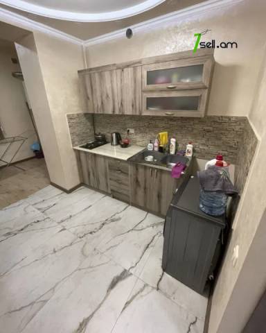 3 սենյականոց բնակարան Բագրատունյաց պողոտայում, 100 ք.մ., 2/5 հարկ, մի քանի պատշգամբ