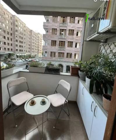 4 սենյականոց բնակարան նորակառույց շենքում Ադոնցի փողոցում, 120 ք.մ., 2 սանհանգույց, բարձր առաստաղներ