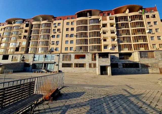 Ընդարձակ 5 սենյականոց բնակարան նորակառույց շենքում Այգեձորի փողոցում, 300 ք.մ., 3+ սանհանգույց