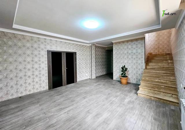 Բազմաֆունկցիոնալ գույք Մելքումովի փողոցում Աջափնյակում, 600 ք.մ.