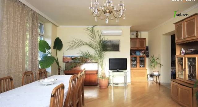 Չորս հարկանի քարե տուն Երզնկյան փողոցում Արաբկիրում, 350 ք.մ., 3+ սանհանգույց, կապիտալ վերանորոգված