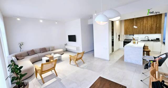 Երկու հարկանի քարե թաունհաուզ Առինջի 4-րդ փողոցում Առինջում, 560 ք.մ., 3+ սանհանգույց