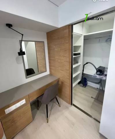 2 սենյականոց բնակարան Եզնիկ Կողբացու փողոցում, 43 ք.մ., դիզայներական ոճով վերանորոգված