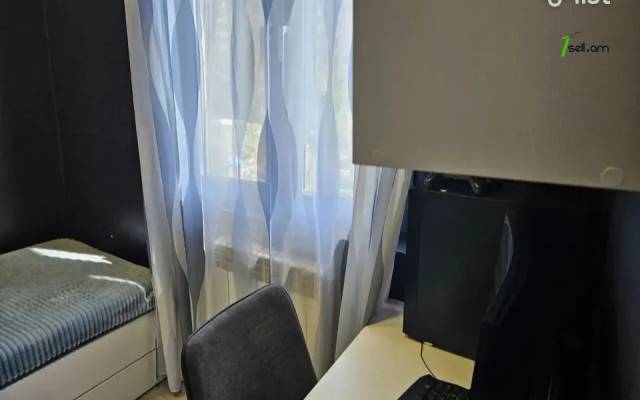 4 սենյականոց բնակարան Շինարարների փողոցում, 80 քմ, կապիտալ վերանորոգված, քարե շենք