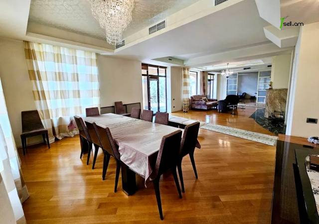 Երեք հարկանի քարե տուն Արաբկիրում, 3200 քմ, 3+ սանհանգույց, մեծ հողամաս, կապիտալ վերանորոգված