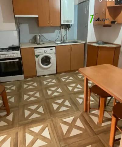 4 սենյականոց բնակարան Աբովյան փողոցում, 125 քմ, նախավերջին հարկ, կոսմետիկ վերանորոգում, քարե շենք