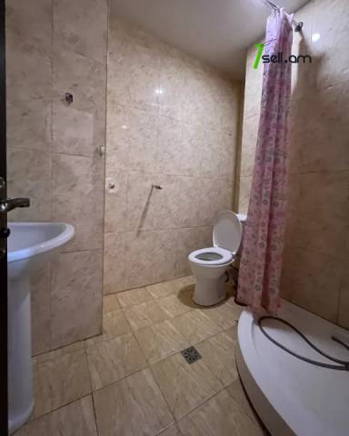 3 սենյականոց բնակարան նորակառույց շենքում Նիկողայոս Ադոնց փողոցում, 95 ք.մ., 2 սանհանգույց, 2/8 հարկ