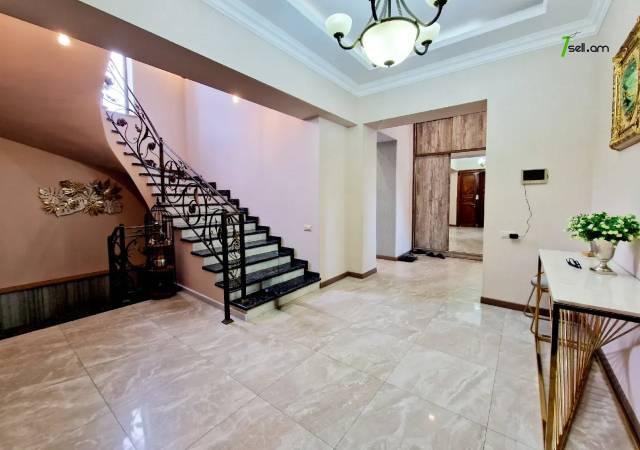 Չորս հարկանի տուն Առինջի 21-րդ փողոցում Առինջում, 950 ք.մ., 3+ սանհանգույց