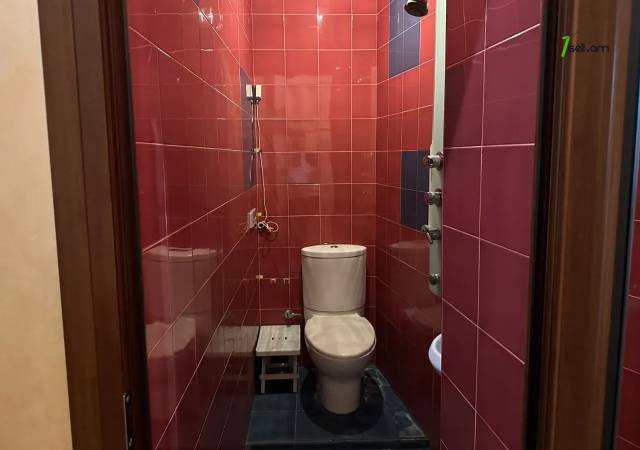 6 սենյականոց բնակարան Տերյան փողոցում, 162 քմ, 3/5 հարկ, 2 սանհանգույց, բարձր առաստաղներ