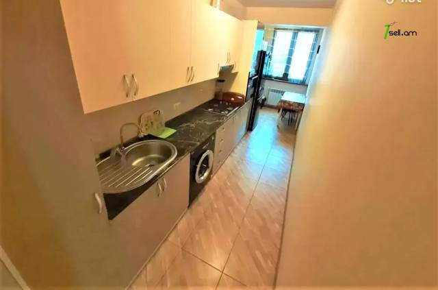 3 սենյականոց բնակարան Էրեբունիում, 82 ք.մ., 2/5 հարկ, կապիտալ վերանորոգված, քարե շենք