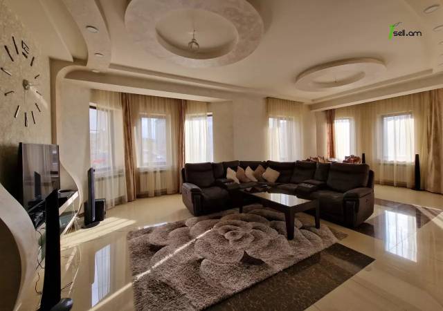 Երկու հարկանի քարե տուն, Դուրյան թաղամաս Ավանում, 500 ք.մ., 2 սանհանգույց, կապիտալ վերանորոգված