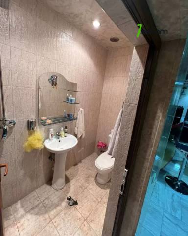 2 սենյականոց բնակարան Չարենցի փողոցում, 60 ք.մ., 1/3 հարկ, եվրովերանորոգված, քարե շենք