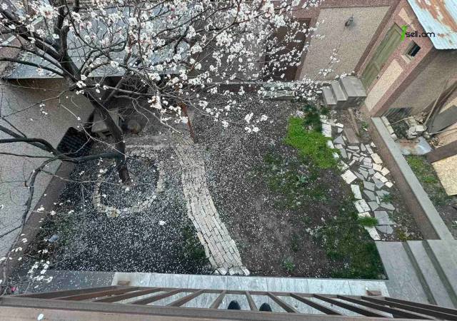 Երեք հարկանի քարե տուն Արցախի պողոտայում Էրեբունիում, 460 ք.մ., 3+ սանհանգույց, կապիտալ վերանորոգված