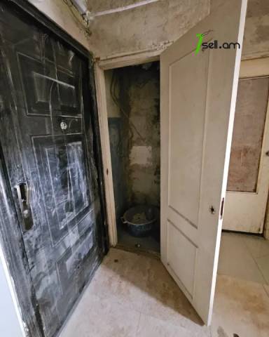 1 սենյականոց բնակարան Պիոներական փողոցում, 18 քմ, նախավերջին հարկ, կապիտալ վերանորոգված, քարե շենք