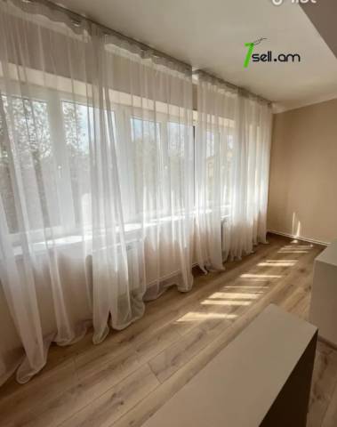 2 սենյականոց բնակարան Ազատության պողոտայում, 64 քմ, նախավերջին հարկ, եվրովերանորոգված, քարե շենք