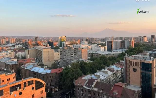 3 սենյականոց բնակարան նորակառույց շենքում Եզնիկ Կողբացու փողոցում, 58 ք.մ., բարձր առաստաղներ