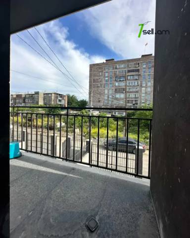 Երկու հարկանի քարե թաունհաուզ Էրեբունու փողոցում Էրեբունիում, 205 քմ, 2 սանհանգույց