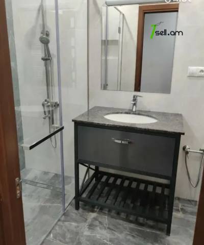 4 սենյականոց բնակարան նորակառույց շենքում Ձորափի փողոցում, 130 ք.մ., 2 սանհանգույց, բարձր առաստաղներ