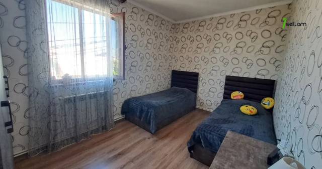 Երկու հարկանի քարե տուն Սասունցի Դավիթ փողոցում Էրեբունիում, 103 քմ, 2 սանհանգույց