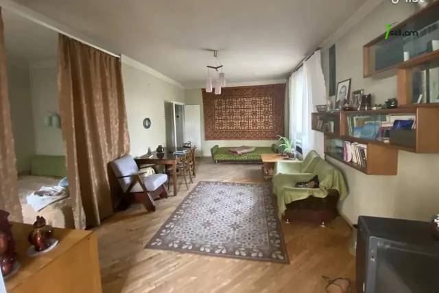 Ընդարձակ 1 սենյականոց բնակարան, Դավիթ Մալյան փողոցի նրբանցք, 57 ք.մ., 2/5 հարկ, քարե շենք