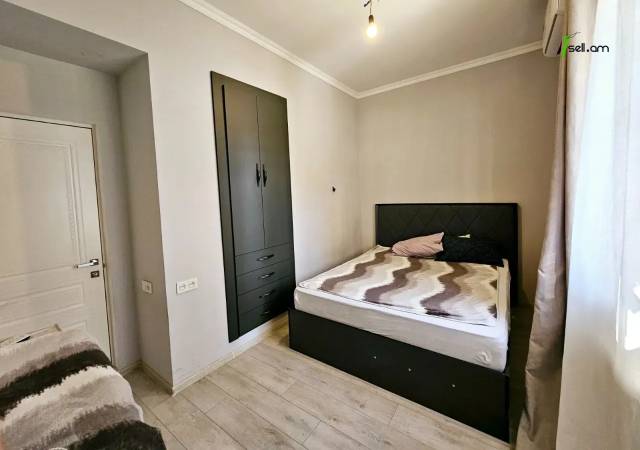 3 սենյականոց բնակարան Վարդանանց փողոցում, 75 ք.մ., 2/4 հարկ, կապիտալ վերանորոգված, քարե շենք