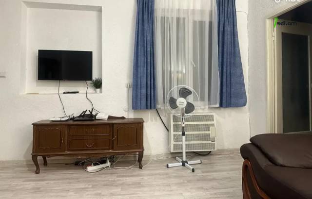 Մեկ հարկանի քարե տուն Համո Սահյան փողոցում Արաբկիրում, 50 քմ, եվրովերանորոգված