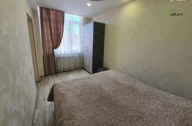 3 սենյականոց բնակարան Եզնիկ Կողբացու փողոցում, 50 ք.մ., դիզայներական ոճով վերանորոգված