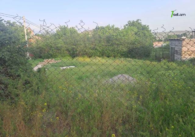 Հողատարածք բնակելի շինությունների համար Ավանում, 1000 ք.մ.