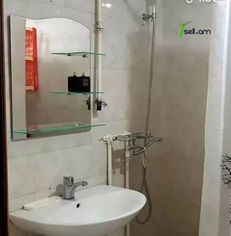 1 սենյականոց բնակարան Արաբկիրում, 30 ք.մ., 2/5 հարկ, եվրովերանորոգված, քարե շենք