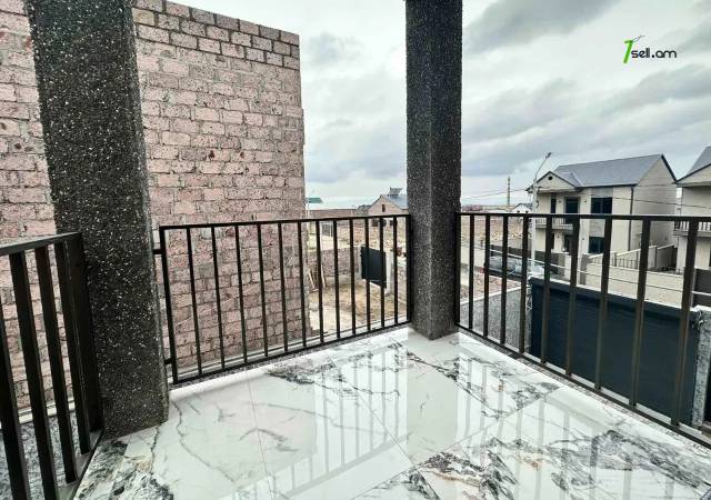 Երկու հարկանի քարե տուն 21-րդ փողոցում Զովունիում, 220 ք.մ., 2 սանհանգույց, կապիտալ վերանորոգված