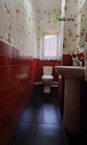 Երկու հարկանի քարե տուն Սասունցի Դավիթ փողոցում Էրեբունիում, 103 քմ, 2 սանհանգույց