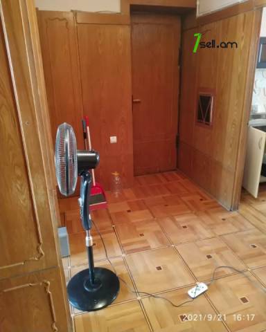 3 սենյականոց բնակարան Ջրվեժի 1-ին փողոցում, 80 ք.մ., 2 սանհանգույց, մի քանի պատշգամբ