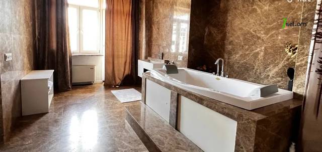 4 սենյականոց բնակարան նորակառույց շենքում Խաչատուր Աբովյանի փողոցում, 200 քմ, 2 սանհանգույց