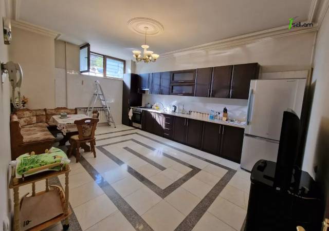 Բազմաֆունկցիոնալ գույք Պարոնյան փողոցում կենտրոնում, 280 ք.մ.