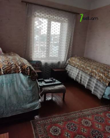 Երկու հարկանի քարե տուն Մարտիրոսյան փողոցում Աջափնյակում, 600 ք.մ.