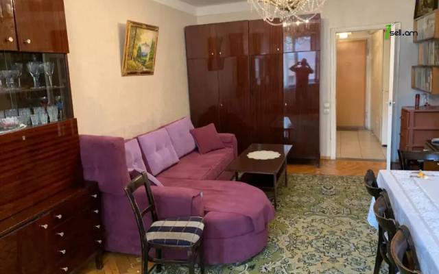 2 սենյականոց բնակարան Եզնիկ Կողբացու փողոցում, 45 ք.մ., 4/9 հարկ, կոսմետիկ վերանորոգում