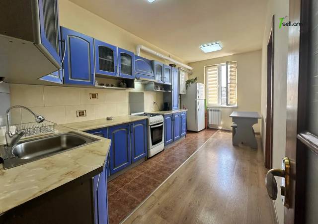 3 սենյականոց բնակարան Սարյանի փողոցում, 92 քմ, 6/9 հարկ, կապիտալ վերանորոգված, քարե շենք